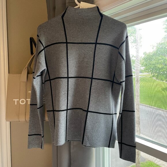 Grey and Black short turtle neck sweater - Picture 2 of 3